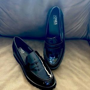 Jones New York black patent leather loafers size 9